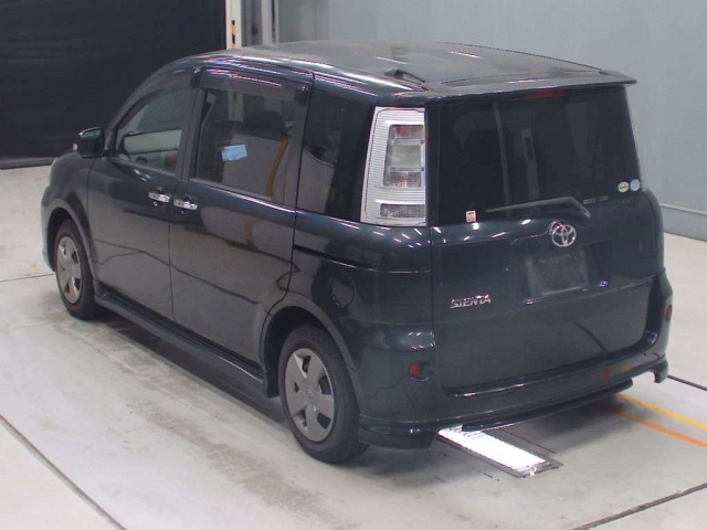TOYOTA SIENTA 2012