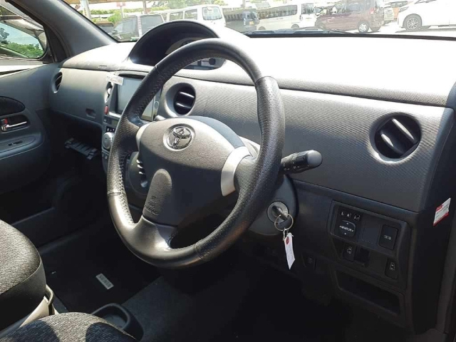 TOYOTA SIENTA 2012