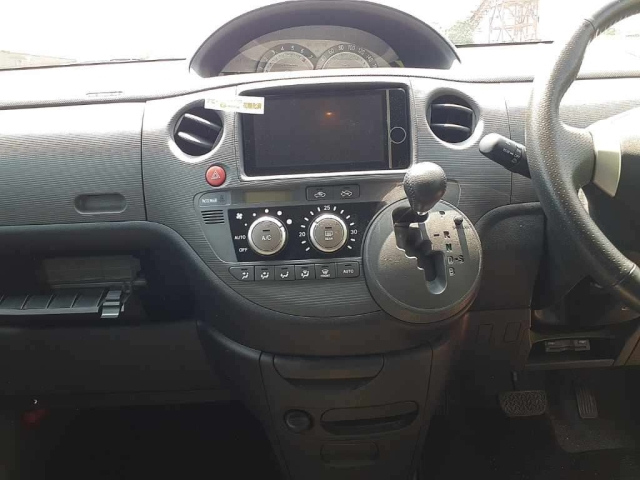 TOYOTA SIENTA 2012