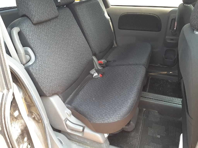 TOYOTA SIENTA 2012