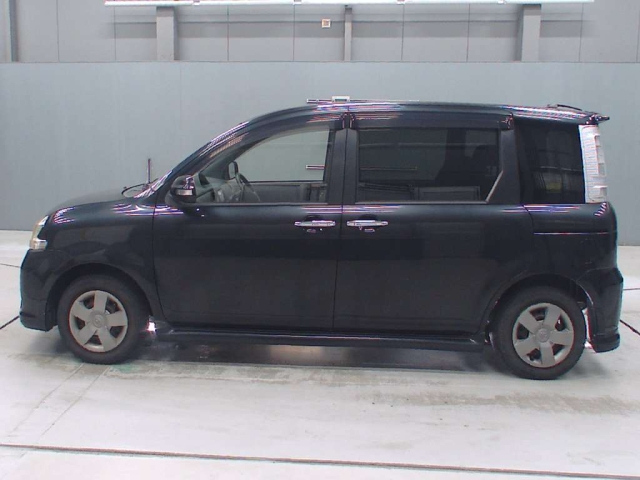 TOYOTA SIENTA 2012
