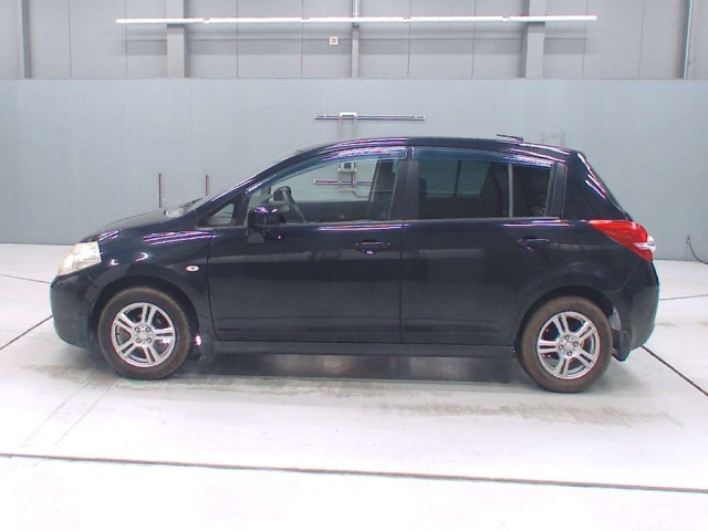 NISSAN TIIDA 2010