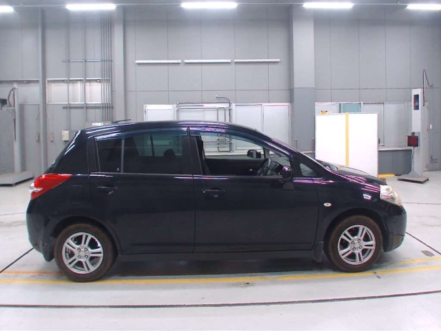 NISSAN TIIDA 2010