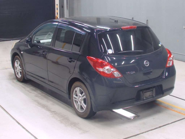 NISSAN TIIDA 2010