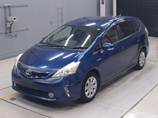 TOYOTA PRIUS ALPHA 2013