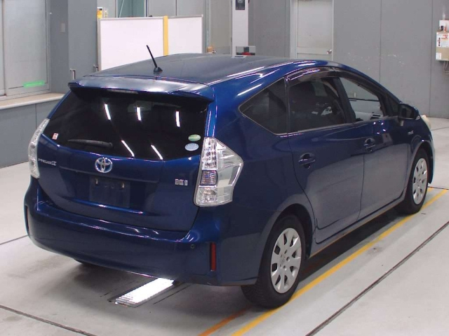 TOYOTA PRIUS ALPHA 2013