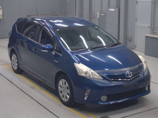 TOYOTA PRIUS ALPHA 2013