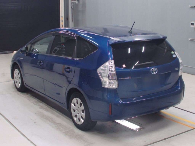 TOYOTA PRIUS ALPHA 2013