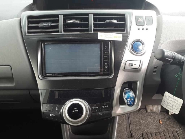 TOYOTA PRIUS ALPHA 2013