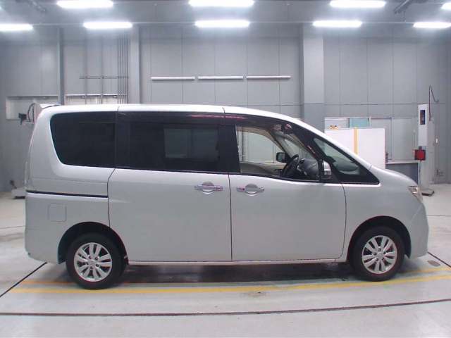 NISSAN SERENA 2012