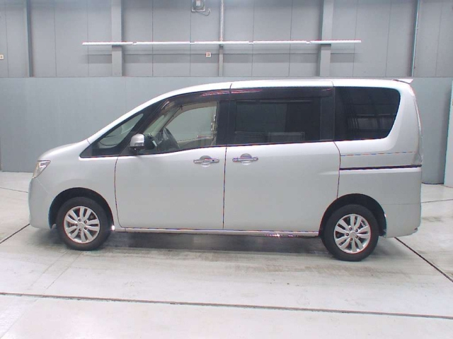 NISSAN SERENA 2012