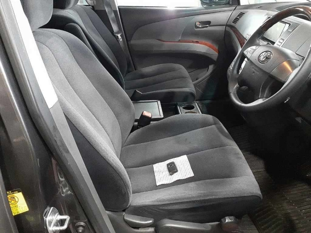 TOYOTA ESTIMA 2012