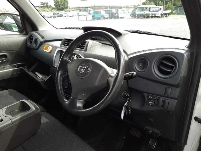 TOYOTA BB 2008