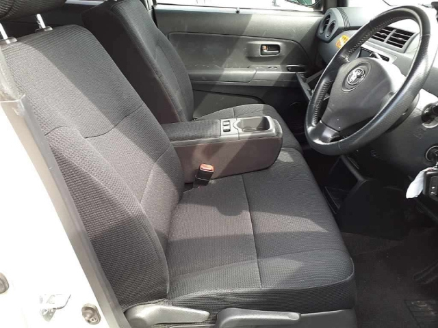 TOYOTA BB 2008