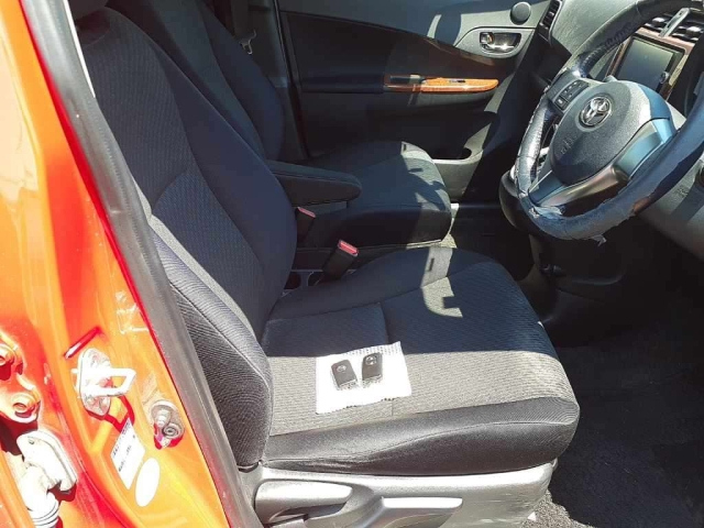 TOYOTA RACTIS 2012