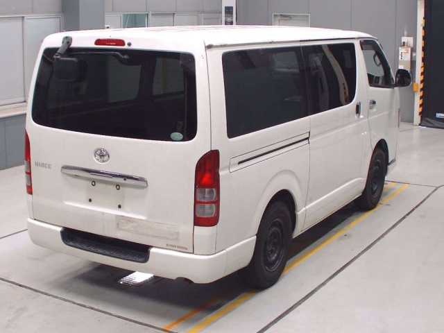 TOYOTA HIACE VAN 2010