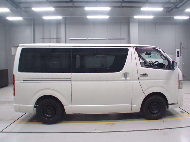 TOYOTA HIACE VAN 2010