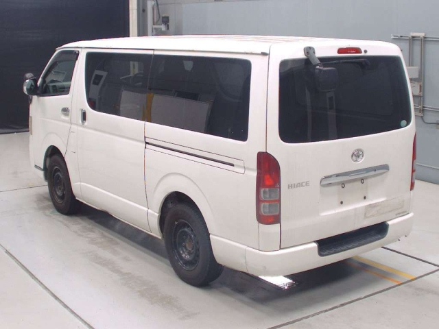TOYOTA HIACE VAN 2010