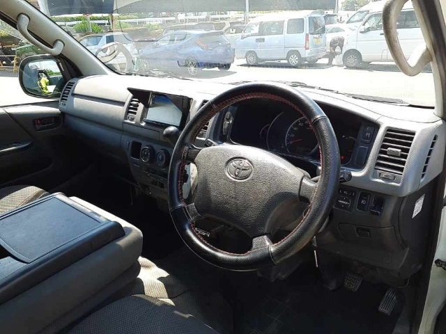 TOYOTA HIACE VAN 2010