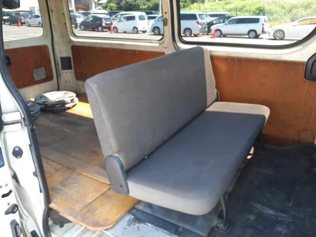 TOYOTA HIACE VAN 2010
