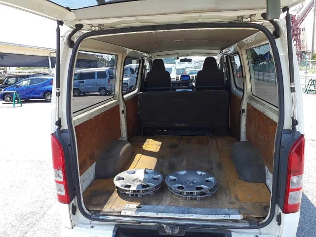 TOYOTA HIACE VAN 2010