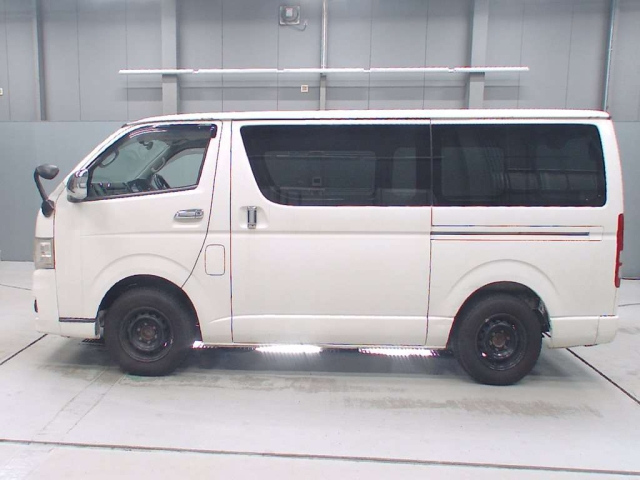 TOYOTA HIACE VAN 2010
