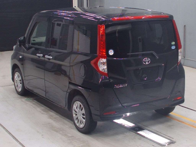 TOYOTA ROOMY 2017