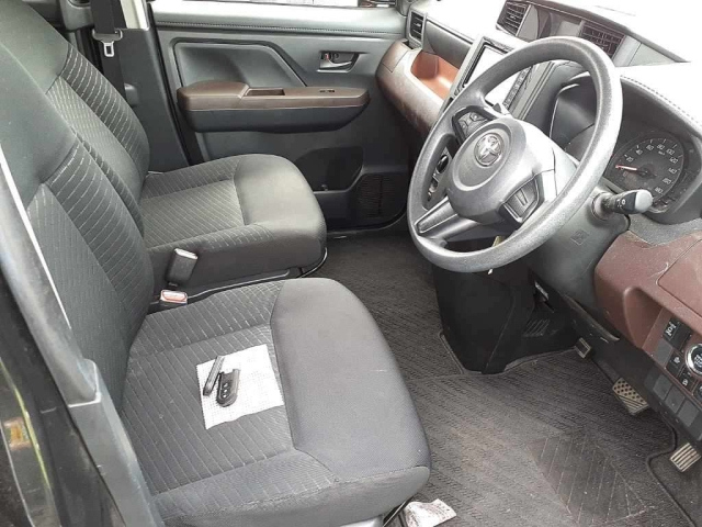 TOYOTA ROOMY 2017