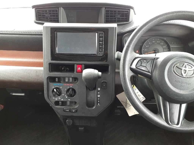 TOYOTA ROOMY 2017