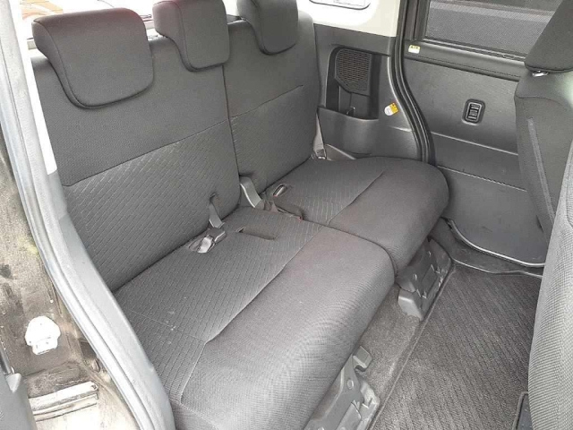 TOYOTA ROOMY 2017