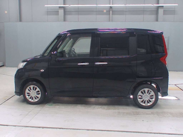 TOYOTA ROOMY 2017