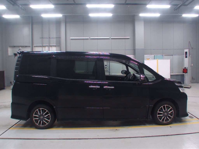 TOYOTA VOXY 2015