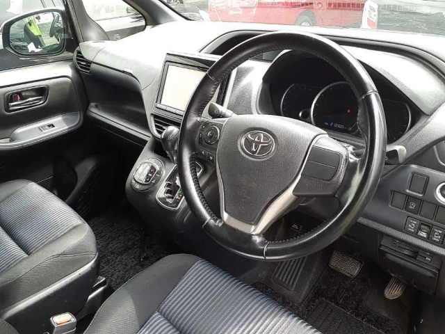 TOYOTA VOXY 2015