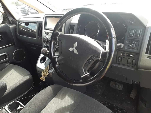 MITSUBISHI DELICA D5 2012