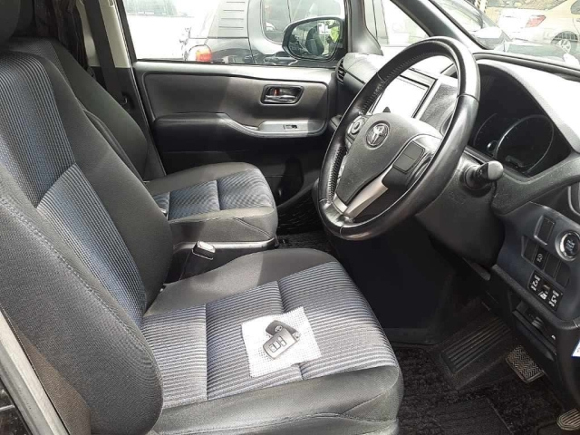 TOYOTA VOXY 2015