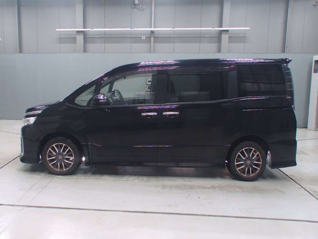 TOYOTA VOXY 2015