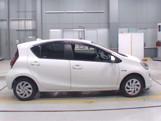 TOYOTA AQUA 2014