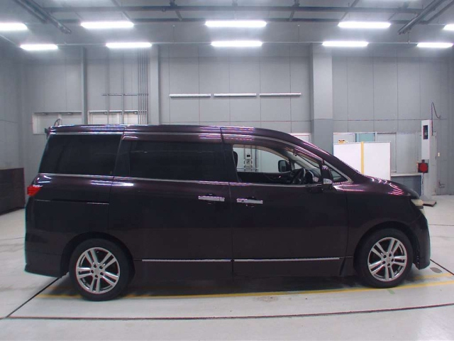 NISSAN ELGRAND 2011
