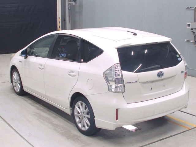 TOYOTA PRIUS ALPHA 2012