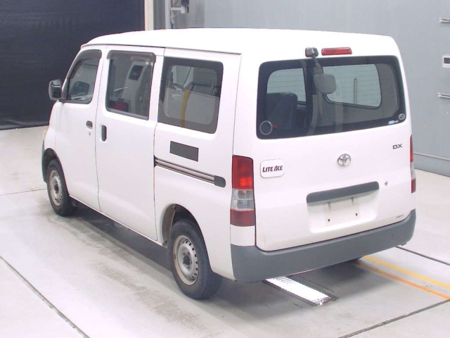 TOYOTA LITE ACE VAN 2011