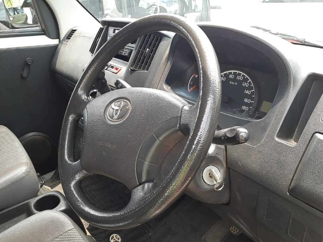 TOYOTA LITE ACE VAN 2011