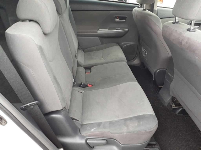 TOYOTA PRIUS ALPHA 2012