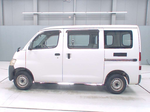 TOYOTA LITE ACE VAN 2011