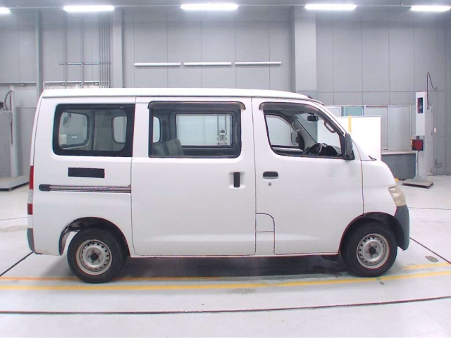 TOYOTA LITE ACE VAN 2011