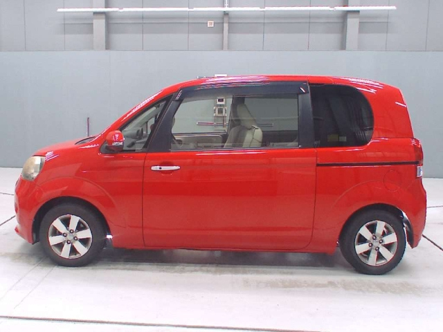 TOYOTA PORTE 2012