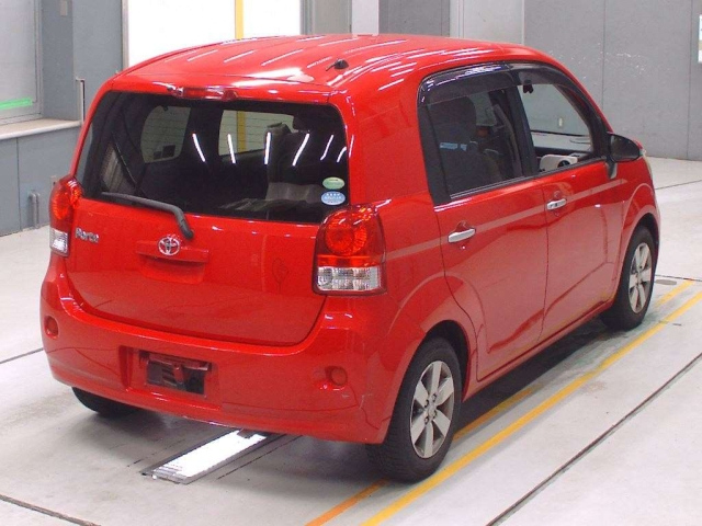 TOYOTA PORTE 2012