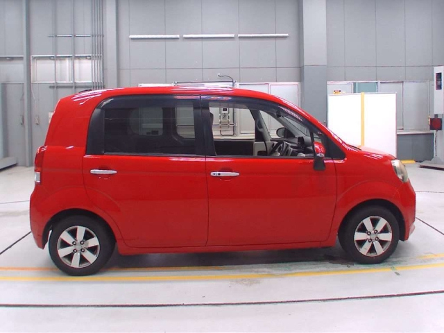 TOYOTA PORTE 2012