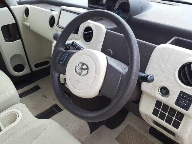 TOYOTA PORTE 2012