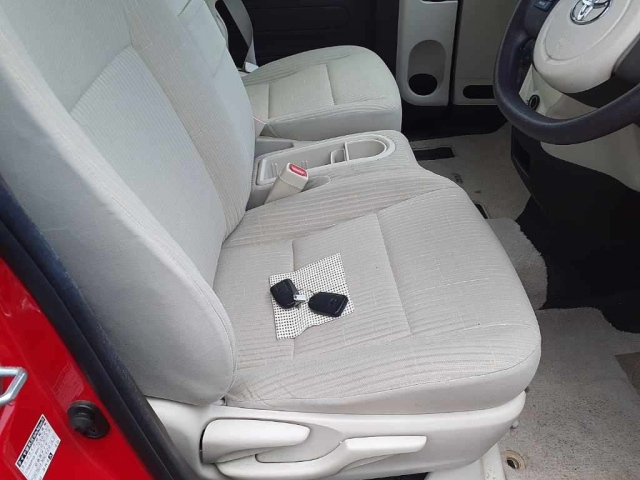 TOYOTA PORTE 2012