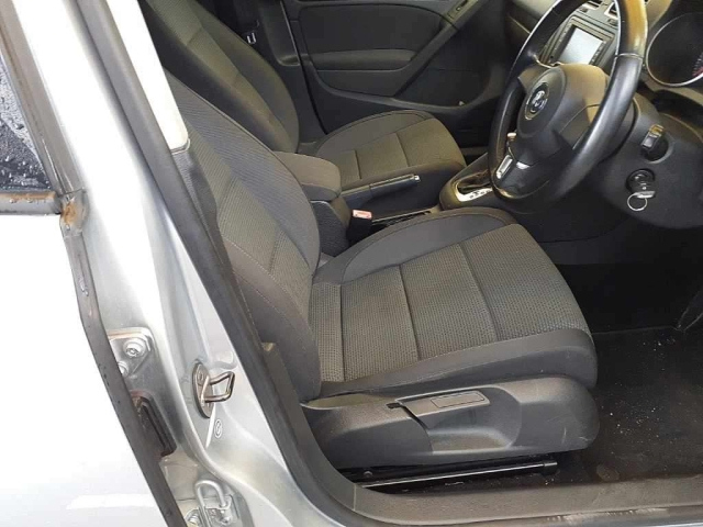 VOLKSWAGEN GOLF 2012